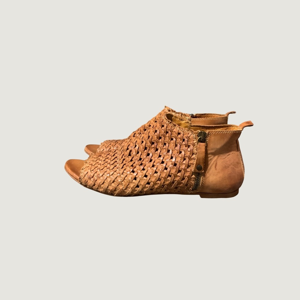 Sundance Sandals Womens 39 8-8.5 Woven Leather Open Toe Tan Side Zip Flat Boho